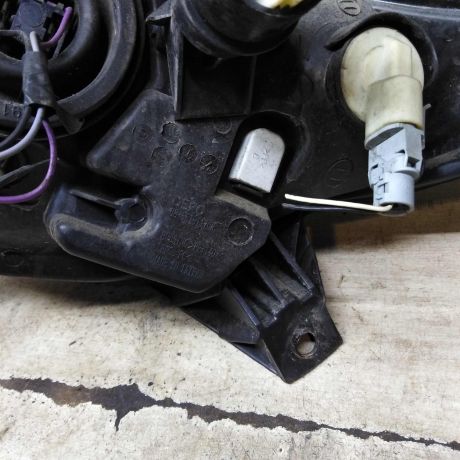 fara-peredniaia-pravaia-renault-sandero-i-art-108498-big-7