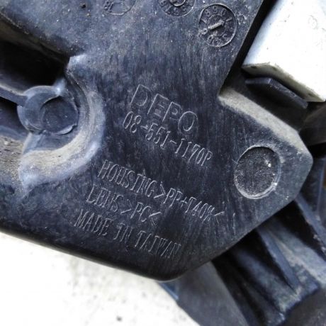 fara-peredniaia-pravaia-renault-sandero-i-art-108498-big-8