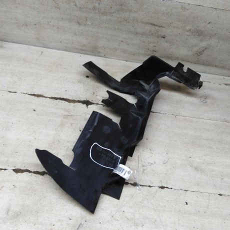 zabornik-vozduxa-na-radiator-levyi-skoda-octavia-a5-art-109171-big-0