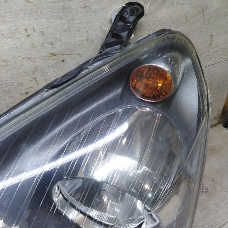 fara-peredniaia-pravaia-opel-zafira-b-defekt-kronstein-art-109856-big-7