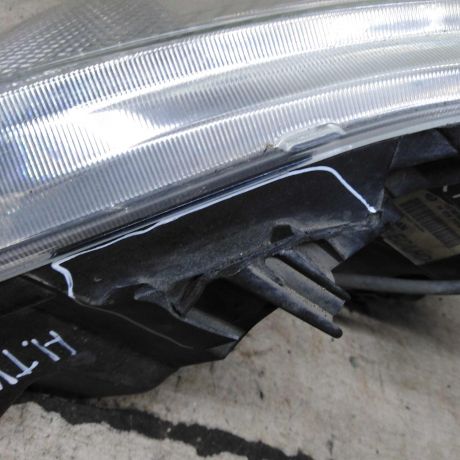 fara-peredniaia-pravaia-nissan-tiida-i-defekty-art-109895-big-8