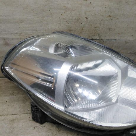 fara-peredniaia-pravaia-nissan-tiida-i-defekty-art-109895-big-9