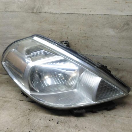 fara-peredniaia-pravaia-nissan-tiida-i-defekty-art-109895-big-0