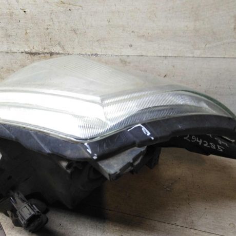 fara-peredniaia-pravaia-nissan-tiida-i-defekty-art-109895-big-2