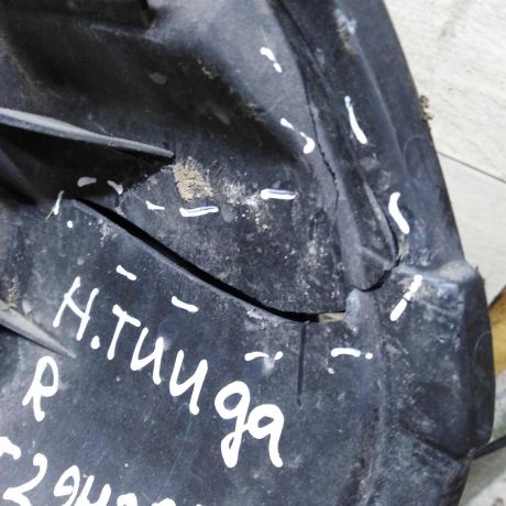 fara-peredniaia-pravaia-nissan-tiida-i-defekty-art-109895-big-1