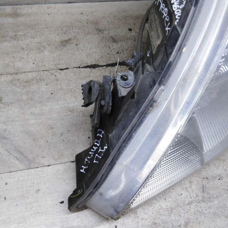 fara-pravaia-nissan-tiida-i-defekty-art-110045-big-4