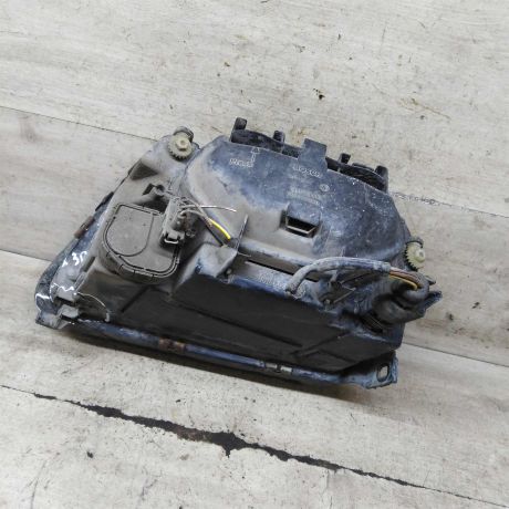 fara-peredniaia-pravaia-audi-a4-b5-dorestailing-defekt-art-110726-big-7