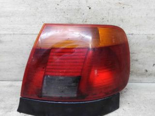 fonar-zadnii-pravyi-audi-a4-b5-dorestailing-defekty-na-foto-18t-audi-a4-b5-dorestailing-sedan-perednii-privod-1996gv-art-110728