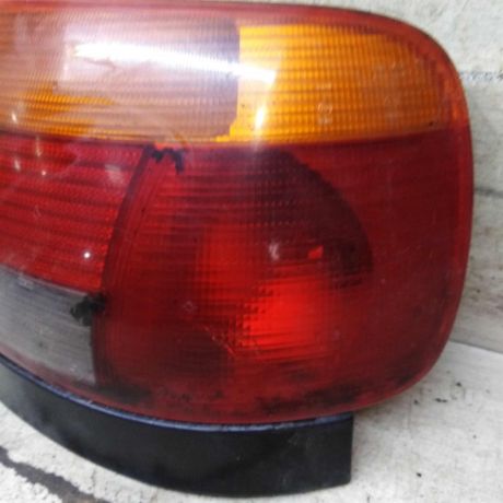 fonar-zadnii-pravyi-audi-a4-b5-dorestailing-defekty-na-foto-18t-audi-a4-b5-dorestailing-sedan-perednii-privod-1996gv-art-110728-big-5