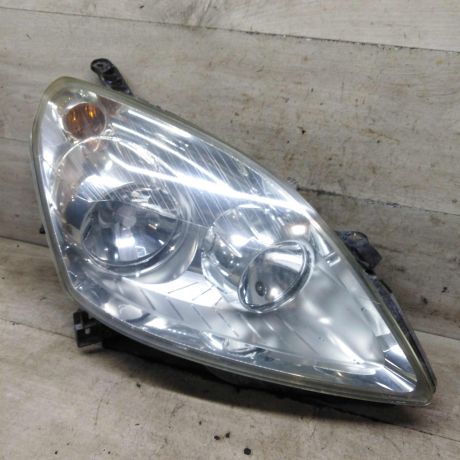 fara-peredniaia-pravaia-opel-zafira-b-art-110830-big-0