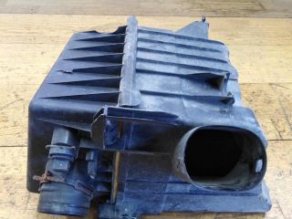 korpus-vozdusnogo-filtra-defekty-na-foto-volkswagen-polo-4-art-32655