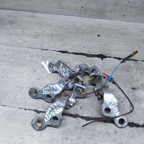 petlia-dveri-ford-focus-1-art-111185-big-0