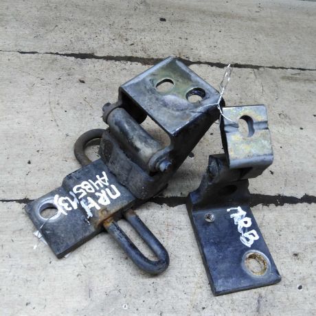 petlia-dveri-peredniaia-pravaia-audi-a4-b5-art-111242-big-0