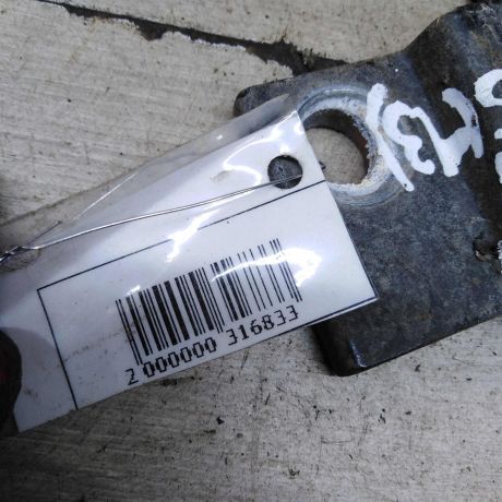 petlia-dveri-peredniaia-pravaia-audi-a4-b5-art-111242-big-1