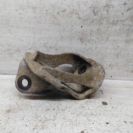 kronstein-zadnego-amortizatora-pravyi-toyota-rav4-iv-xa40-art-111671-big-3