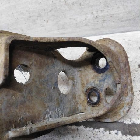 kronstein-zadnego-amortizatora-pravyi-toyota-rav4-iv-xa40-art-111671-big-2