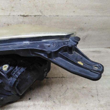 fara-peredniaia-pravaia-opel-vectra-c-ksenon-art-101717-big-2