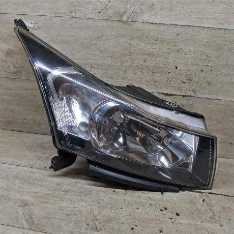 fara-peredniaia-pravaia-chevrolet-cruze-art-111817-big-0