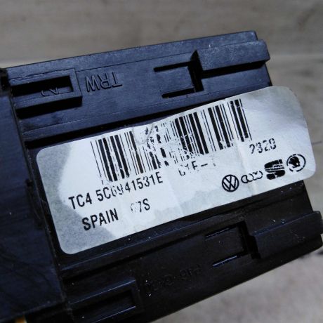 blok-upravleniia-svetom-volkswagen-jetta-vi-art-101674-big-1