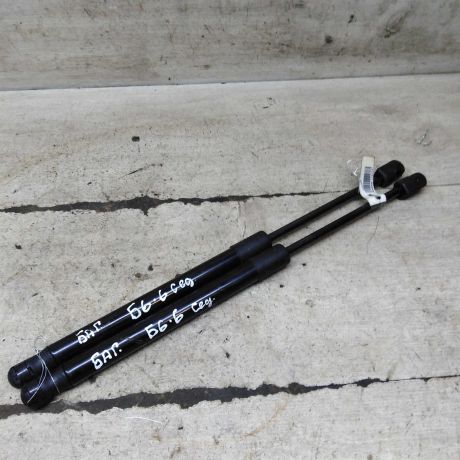 amortizator-kryski-bagaznika-upor-volkswagen-passat-b6-art-111937-big-0