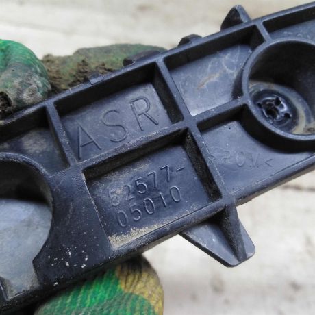 kronstein-pravyi-krepleniia-zadnego-bampera-toyota-avensis-iii-art-99810-big-1