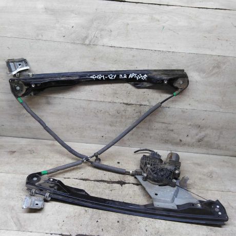 steklopodieemnik-elektriceskix-perednii-pravyi-ford-focus-1-art-112085-big-0
