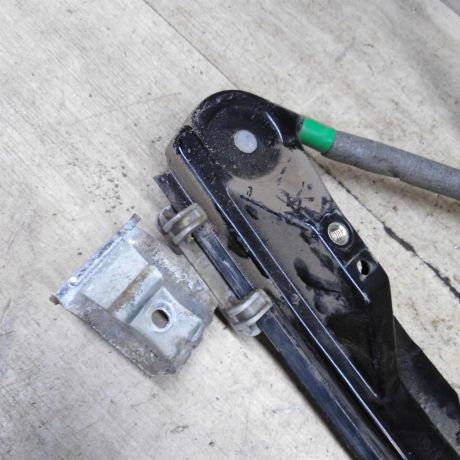 steklopodieemnik-elektriceskix-perednii-pravyi-ford-focus-1-art-112085-big-3