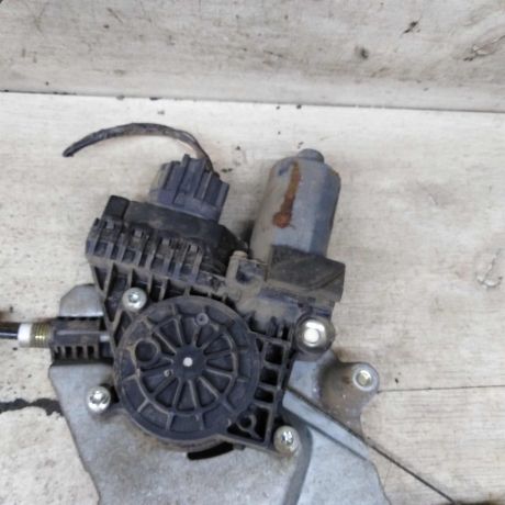steklopodieemnik-elektriceskix-perednii-pravyi-ford-focus-1-art-112085-big-4