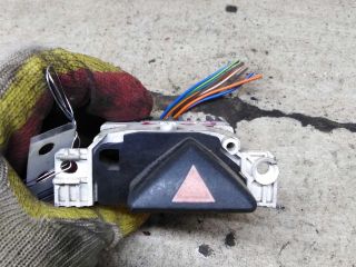 knopka-avariinoi-signalizacii-ford-focus-1-art-112630