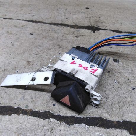 knopka-avariinoi-signalizacii-ford-focus-1-art-112630-big-3