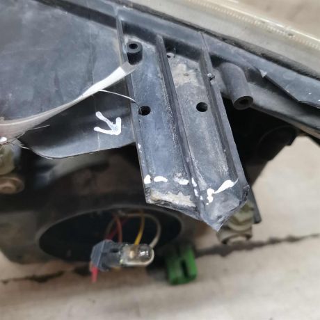 fara-peredniaia-pravaia-ford-fusion-i-defekty-art-113085-big-4
