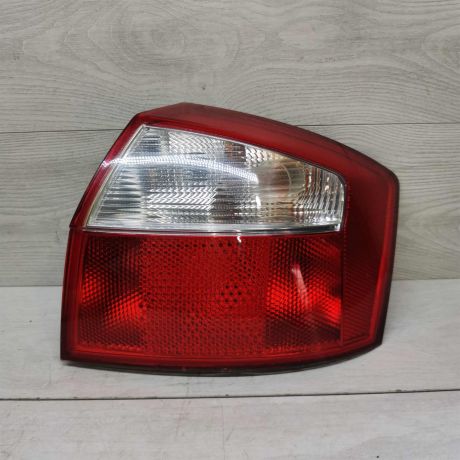 fonar-zadnii-pravyi-audi-a4-b6-art-113166-big-0