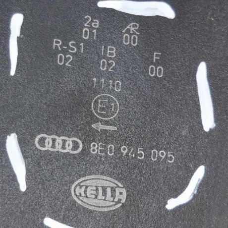 fonar-zadnii-levyi-audi-a4-b6-art-113167-big-3