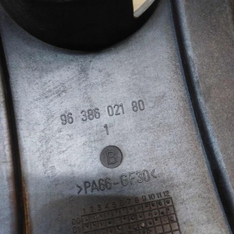 dekorativnaia-kryska-dvigatelia-nakladka-dlia-16i-peugeot-307-ca2-art-56214-big-3