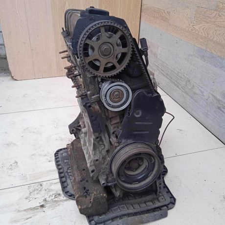 dvigatel-audi-a4-b5-16i-aha-art-63988-big-1