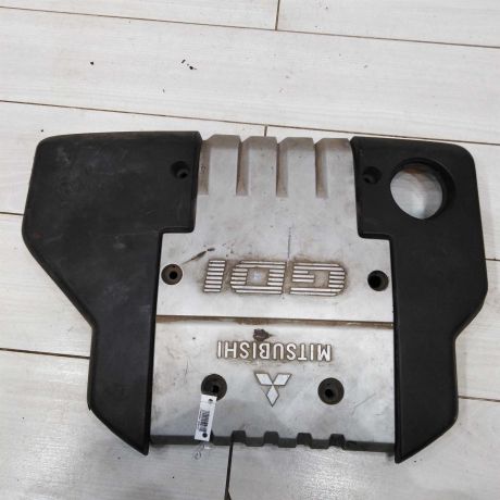 dekorativnaia-kryska-dvigatelia-nakladka-mitsubishi-carisma-i-art-80006-big-0