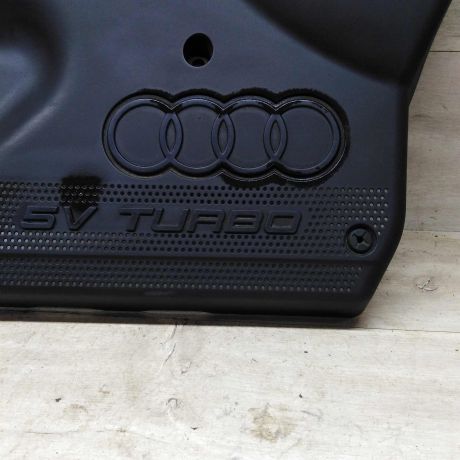 dekorativnaia-kryska-dvigatelia-nakladka-audi-a3-8l-art-83388-big-1