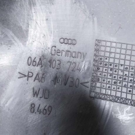 dekorativnaia-kryska-dvigatelia-nakladka-audi-a3-8l-art-83388-big-3