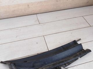 dekorativnaia-nakladka-pravaia-zabo-dozdevik-vodootvodiashhii-shhitok-ford-mondeo-3-art-89687