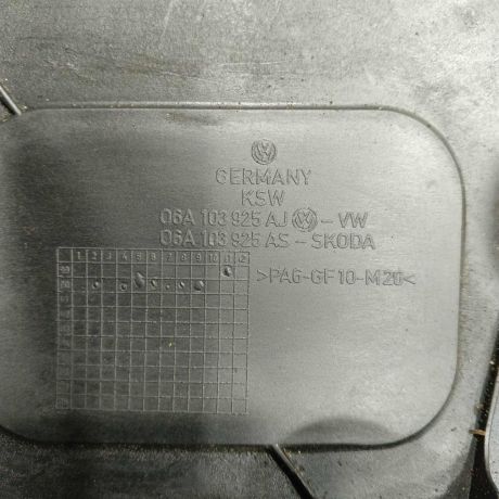 dekorativnaia-kryska-dvigatelia-nakladka-volkswagen-golf-4-volkswagen-bora-art-96689-big-1