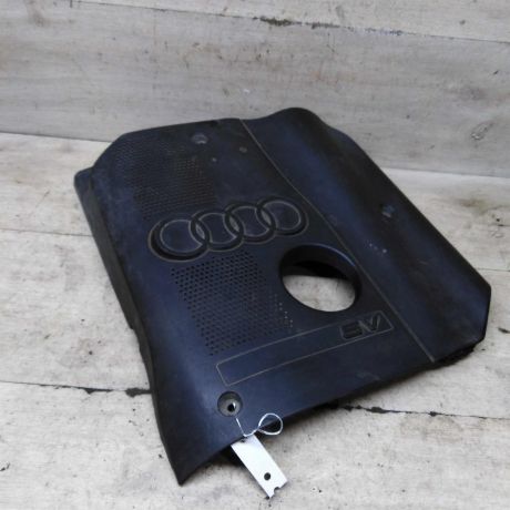 dekorativnaia-kryska-dvigatelia-audi-a6-c5-art-101359-big-0