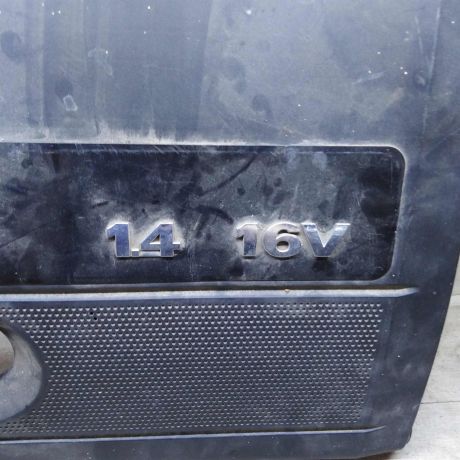 korpus-vozdusnogo-filtra-dekorativnaia-nakladka-dvigatelia-seat-cordoba-ii-art-104135-big-1