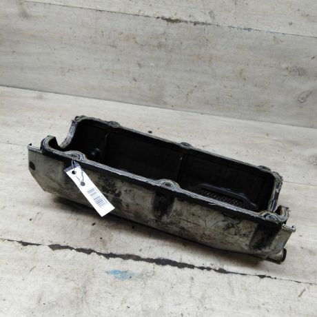 klapannaia-kryska-pravaia-golovki-cilindrov-audi-100-c4-abc-art-106843-big-1