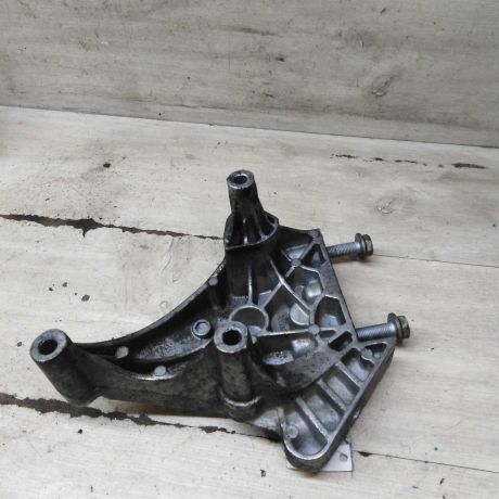 kronstein-krepleniia-dvigatelia-skoda-octavia-a5-rest-art-108195-big-3