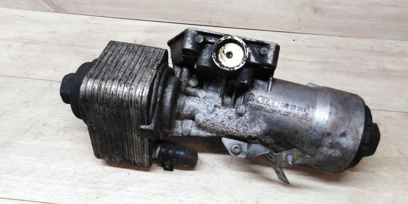 kronstein-maslianogo-filtra-volkswagen-sharan-045115389c-art-14355-big-1