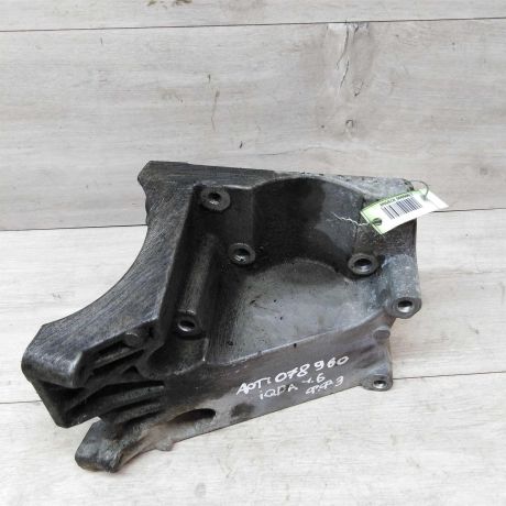 kronstein-dvigatelia-ford-focus-3-art-15714-big-0