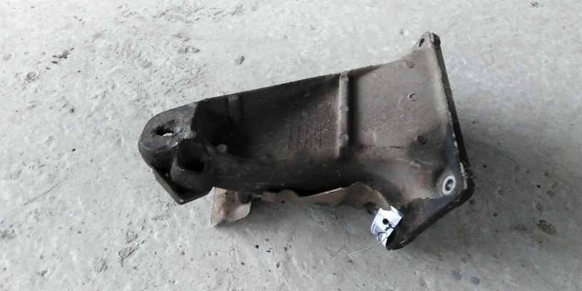 kronstein-dvigatelia-pravyi-bmw-e39-art-17659-big-2