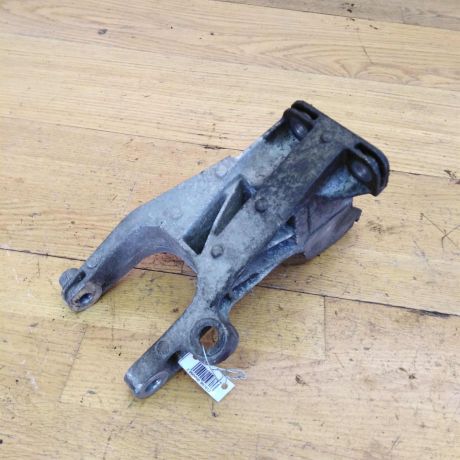 kronstein-dvigatelia-perednii-volkswagen-transporter-t5-art-17749-big-0