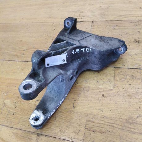 kronstein-dvigatelia-perednii-volkswagen-transporter-t5-art-17749-big-1