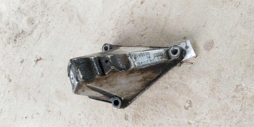 kronstein-dvigatelia-levyi-audi-a8-d-art-18631-big-0